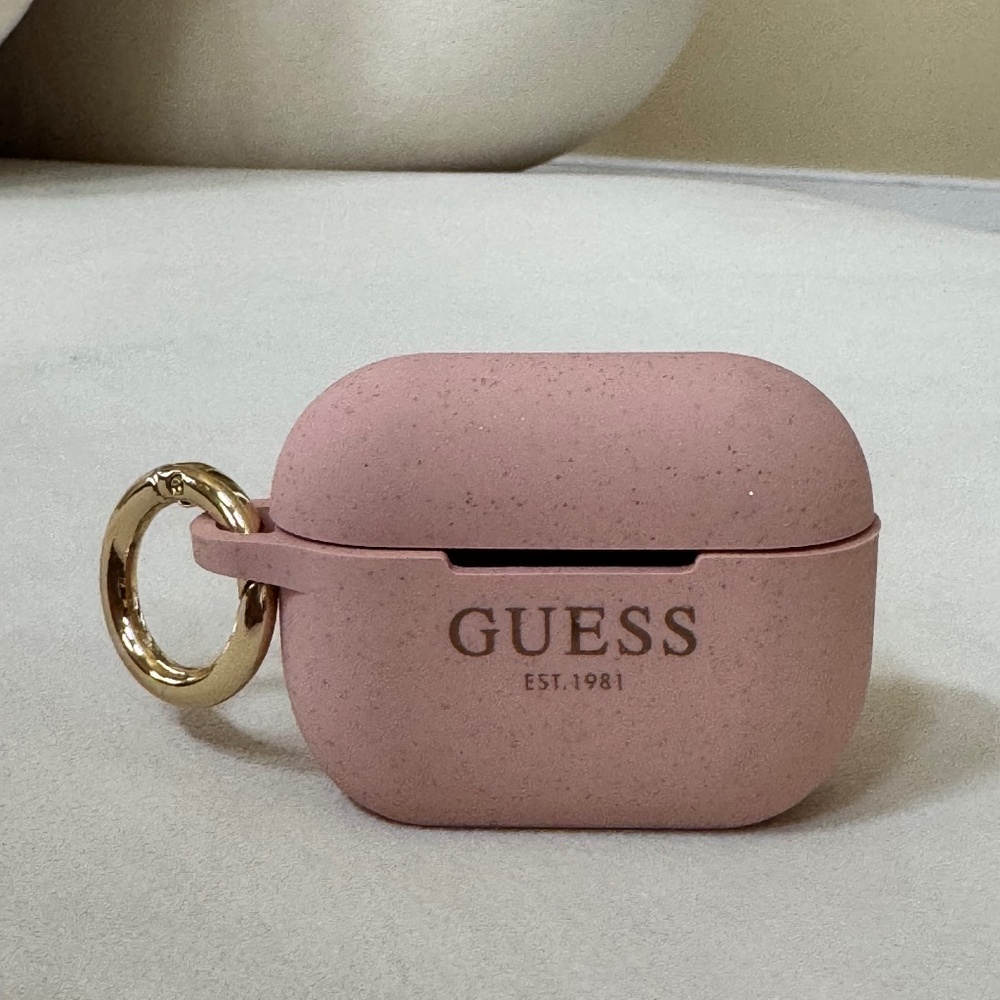Guess Est. 1981 AirPods Case Light Pink/Gold Ring